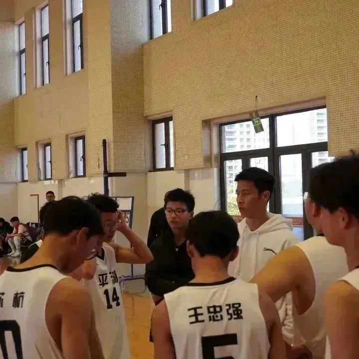 刻苦训练篮球时如何避免受伤的建议_1